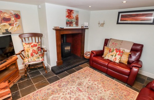 Tealby Cottage | CLEMATIS COTTAGE, pet friendly, with open fire in Market Rasen