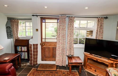 Tealby Cottage | CLEMATIS COTTAGE, pet friendly, with open fire in Market Rasen