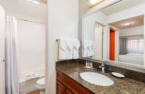 Anaheim Resort Hotel | Clementine Hotel & Suites Anaheim