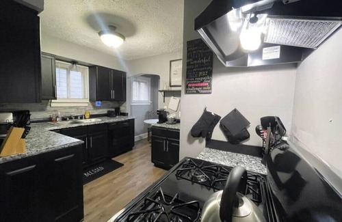 Cleveland Heights House | CLE’s BEST Fun House | Pet Friendly | Games