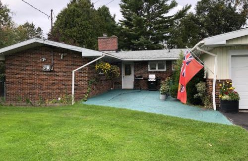 Algoma District House | Cliff’s Place