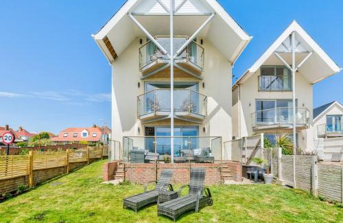 Saltdean House | Cliff Top Heights-Beach front house near Brighton