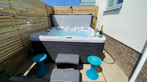 Saltdean House | Cliff Top Heights-Beach front house near Brighton