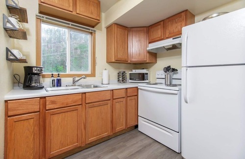 Rimrock Apartment | *Cliff View Apts #4*Private Balcony*Lakes Nearby*