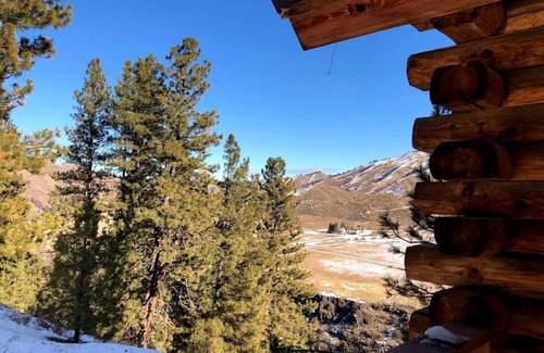 Boise Cabin | Cliffside Log Cabin w/ Large Deck for Enjoying Spectacular Views & Wildlife