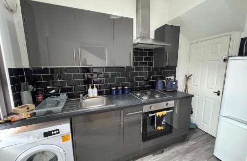 Harehills House | Cliffton House, Sleeps 5, Parking,Netflix, WiFi, Only 6 min to City
