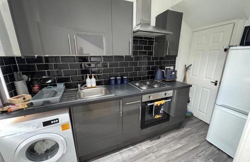 Harehills House | Cliffton House, Sleeps 5, Parking,Netflix, WiFi, Only 6 min to City