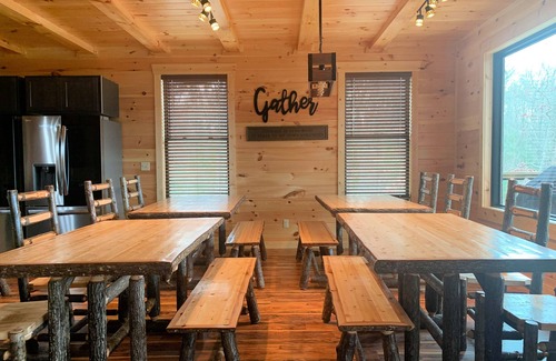 Rogers Cabin | Cliffview Wilderness Luxury Cabin - Cliffview resort