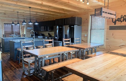 Rogers Cabin | Cliffview Wilderness Luxury Cabin - Cliffview resort
