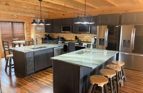 Rogers Cabin | Cliffview Wilderness Luxury Cabin - Cliffview resort