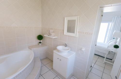 Kei Mouth House | Clifton Cottage