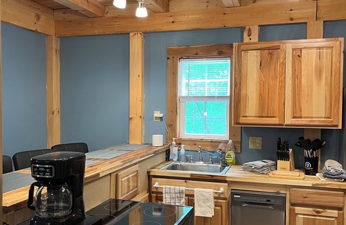 Rogersville Cabin | Clinch Mountain Reserve Cabin #2. Cabin retreat near charming Rogersville, TN.