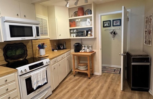 Lakeshore Addition House | Close in Lake Austin lake front setting, family friendly home, not a party venue