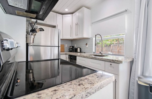 Harbordale Apartment | Close to beach, downtown, airport. Entire Apt.