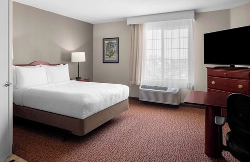 Eastgate Hotel | Close to Bellevue Arts Museum! Two Family Ready Suites w/Free Breakfast!