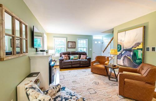 South Chatham House | Close to Bike Path 1 Mile to Beaches