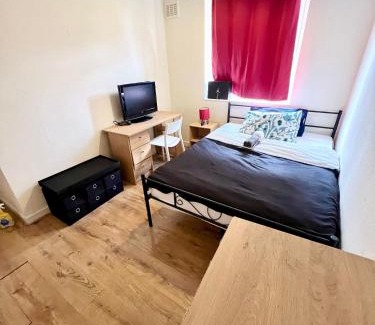 Mile End House | Close to Central London