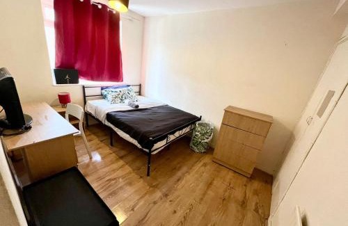 Mile End House | Close to Central London