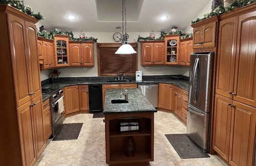 Hill City House | Close to Deerfield Lake,Hiking,UTV,Gameroom,Hot tub,Mini Donkey,Goats & Chickens