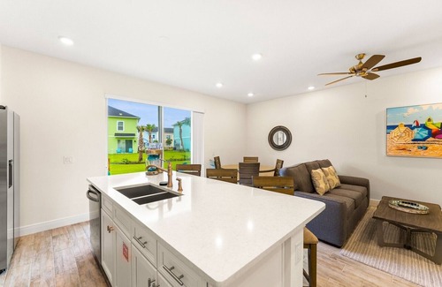 West Kissimmee House | Close to Disney Townhome in Margaritaville Neighborhood Sleeps 8