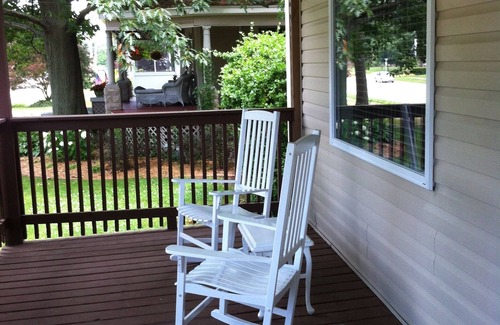 South Haven House | Close To Downtown, Short Drive To Beach