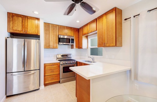 El Cerrito House | Close to Everything Fun - Charming 2-bedroom house in fabulous San Diego with AC