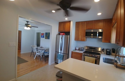 El Cerrito House | Close to Everything Fun - Charming 2-bedroom house in fabulous San Diego with AC