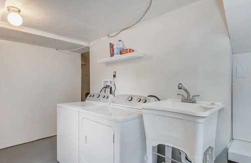 Depot Bench House | Close to Everything, Quaint, Quiet, Super Clean, Comfortable Home