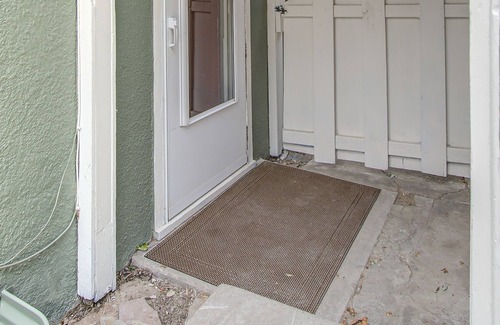 Depot Bench House | Close to Everything, Quaint, Quiet, Super Clean, Comfortable Home