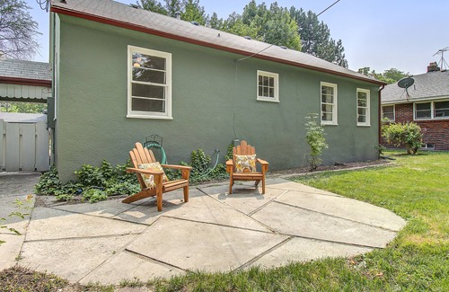 Depot Bench House | Close to Everything, Quaint, Quiet, Super Clean, Comfortable Home