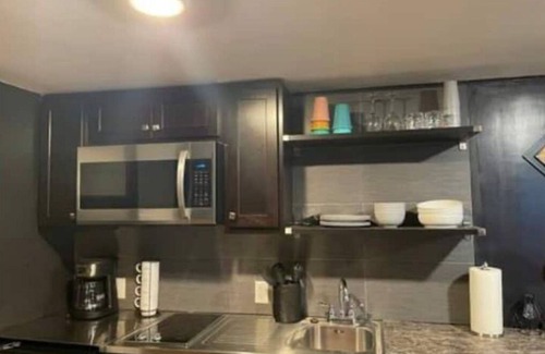 Columbia House | ~Close to Hosp and DT~sleeps 10~
