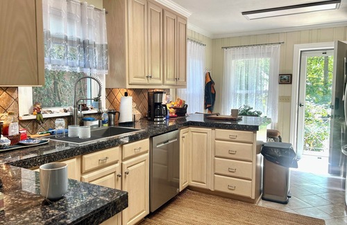Springlake House | CLOSE TO HOSPITALS & NORTON ART GALLERY- VERY NICE 2 BDRM/2 BATH HOME W/BIG YARD