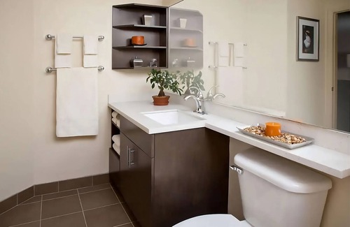 Ashley Oaks Hotel | Close to ICEARIUM! Pets are Welcome! FREE Parking, Gazebo, BBQ Facility Onsite!