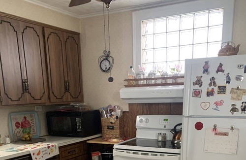 Carbondale House | Close to Sking: Cheerful 2 Bedroom 1.5 bathroom Single-Family Home