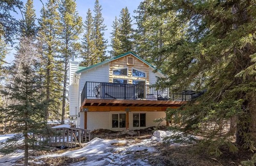 Lead House | Close to Terry Peak. Pet friendly cabin in Lead/Deadwood area. 6 beds, 3 rooms.