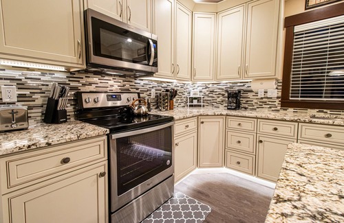 Leavenworth House | Close to town! Enchantment Mtn Views! Private hot tub!