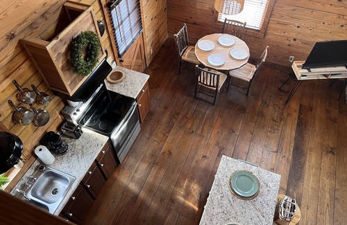 Pine Mountain Cabin | Closest Cabin to Mountain Top Pool!