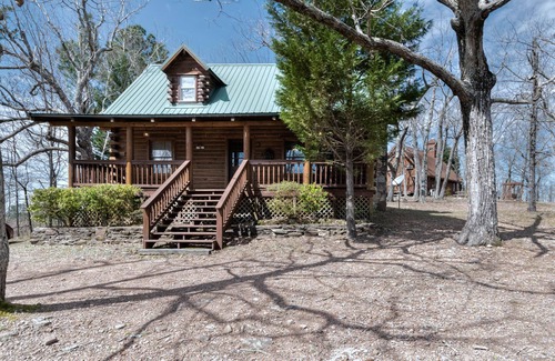 Pine Mountain Cabin | Closest Cabin to Mountain Top Pool!