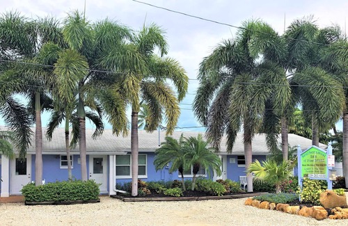 Saint James City Apartment | Closest Inn to Deep Water in St James City. Perfect for monthly rental!