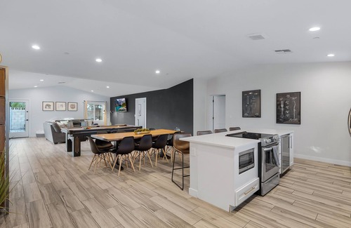 Entertainment District House | Closest Walk to Entertainment District