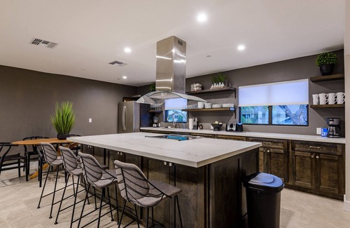 Entertainment District House | Closest Walk to Old Town, Entertainment District