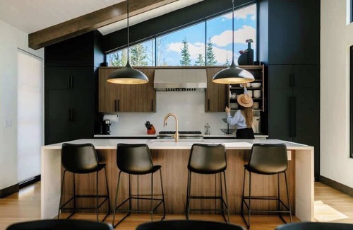 Rendezvous House | Cloud N9NE Chalet | Fireside Views & Hot Tub