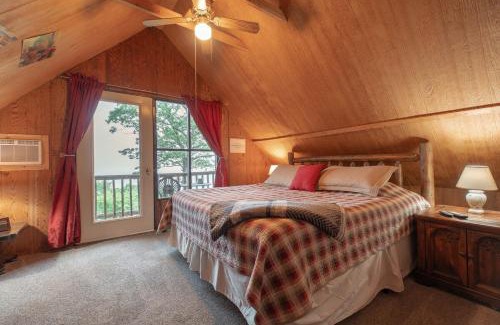 Rileyville House | Clouds Cabin - HotTub, Mtn View, Pets