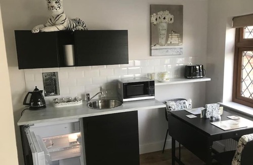 Bumble's Green Apartment | Clovelly