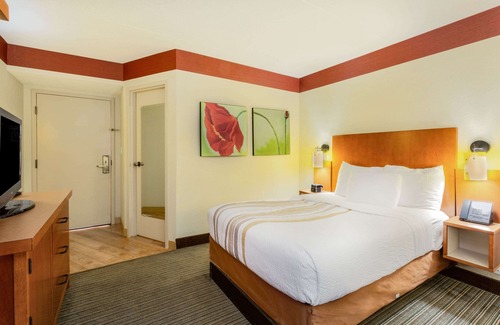 Toddville Road Hotel | CLT Airport Inn & Suites