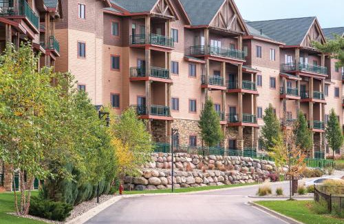 Lake Delton Resort | Club Wyndham Glacier Canyon