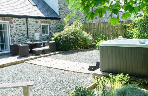 Bryngwran House | Coach House