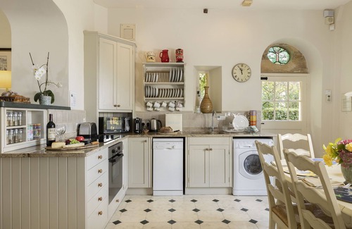 Hawling Cottage | Coach House is a detached property in the grounds of the 16th century Old Rectory.