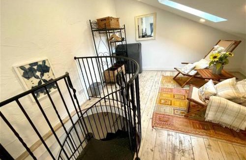 Probus Apartment | Coach House Studio, quiet, rural, pet friendly, Probus