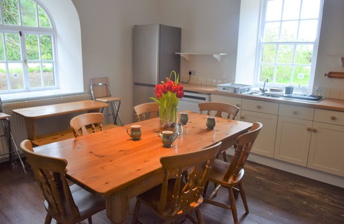 Carsethorn Cottage | Coachmans Cottage - a cottage that sleeps 10 guests in 4 bedrooms